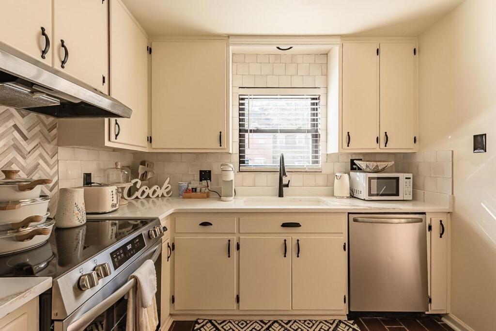 Cozy Townhome Retreat With King Bed Near I-10, Capitol, Fsu & Famu Ταλαχάσι Εξωτερικό φωτογραφία